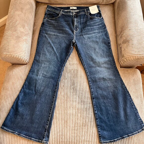 Abercrombie & Fitch Flare Jeans - Picture 1 of 4